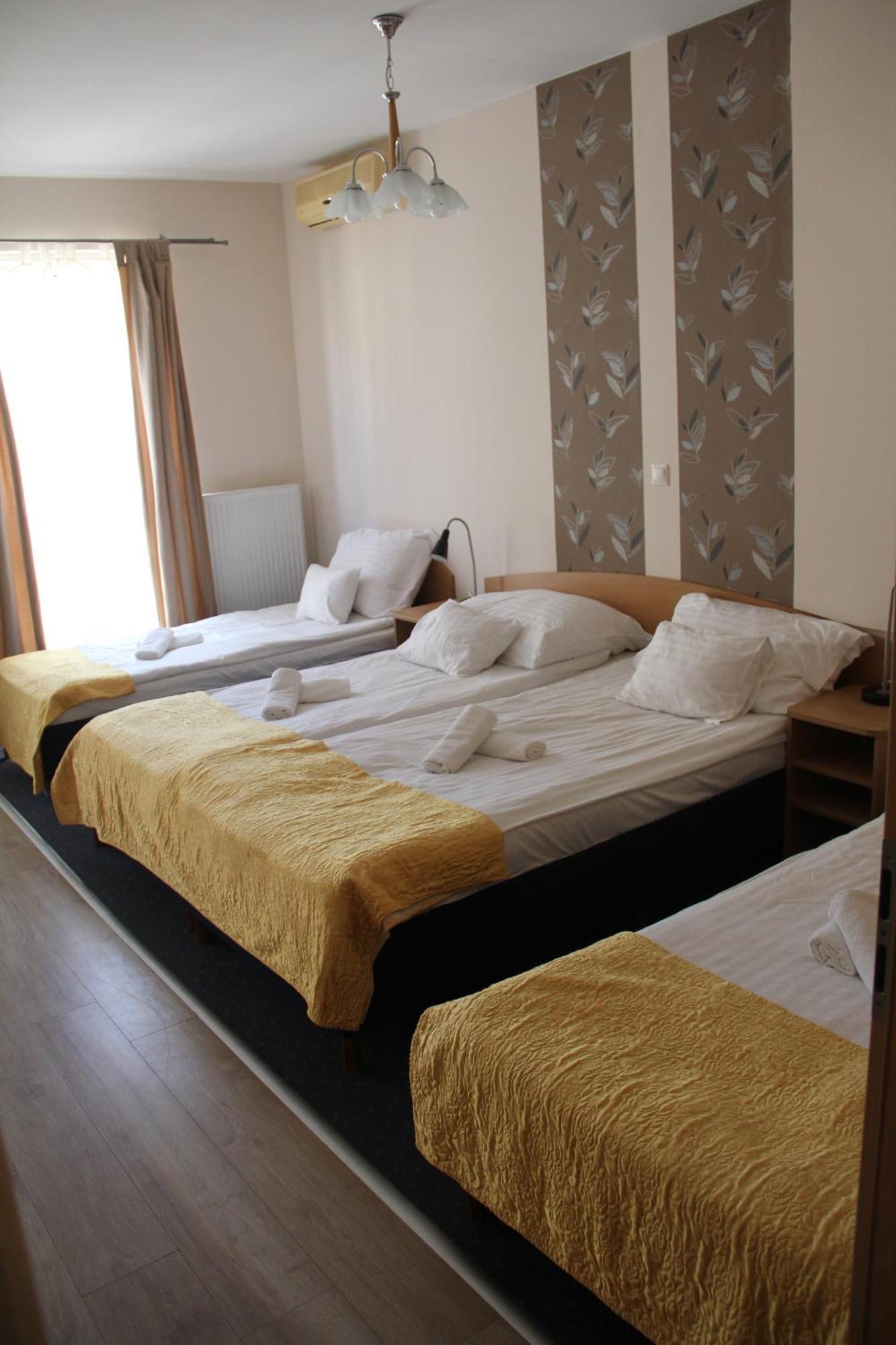 Hotel Rose City บูดาเปสต์ ภายนอก รูปภาพ