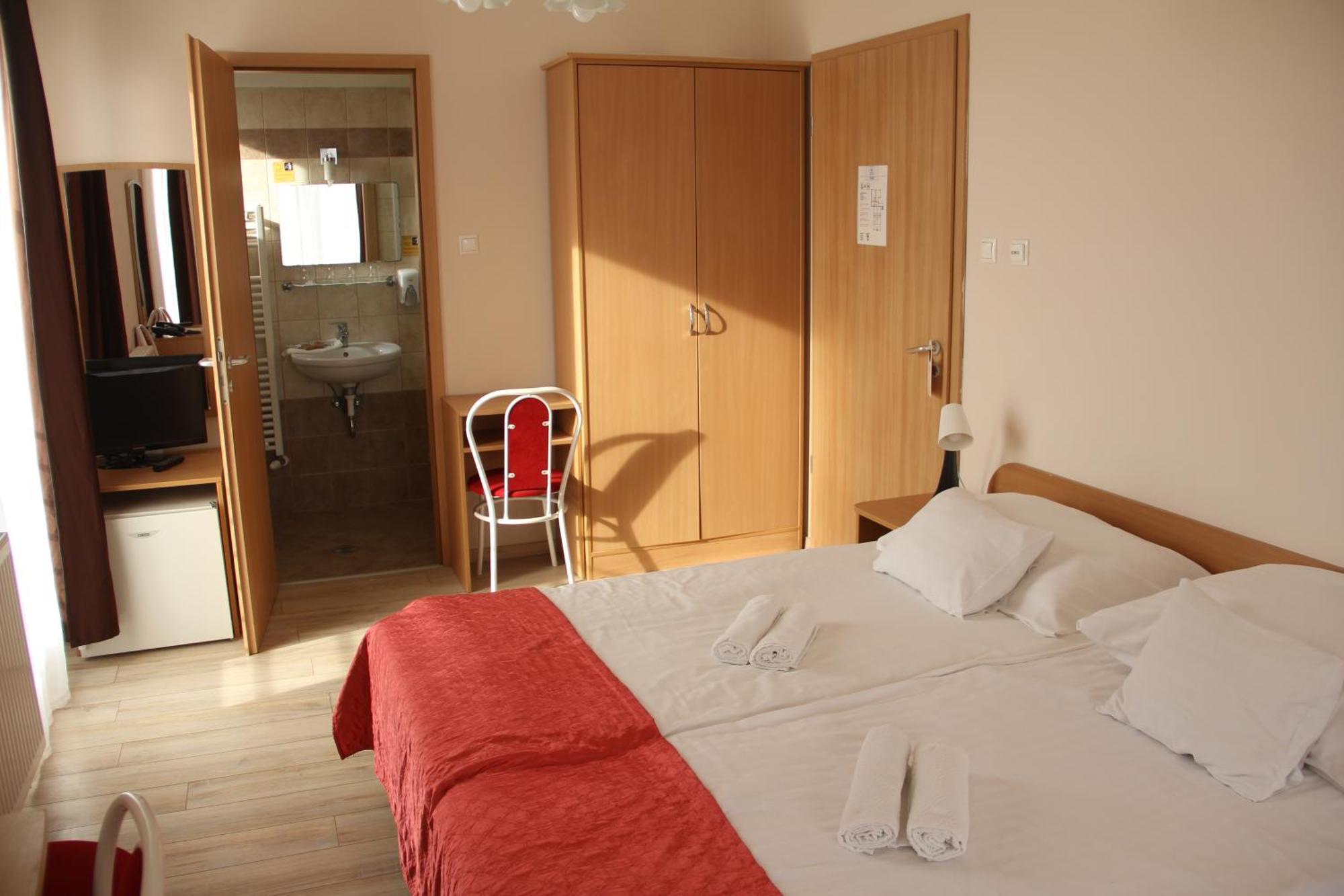 Hotel Rose City บูดาเปสต์ ภายนอก รูปภาพ