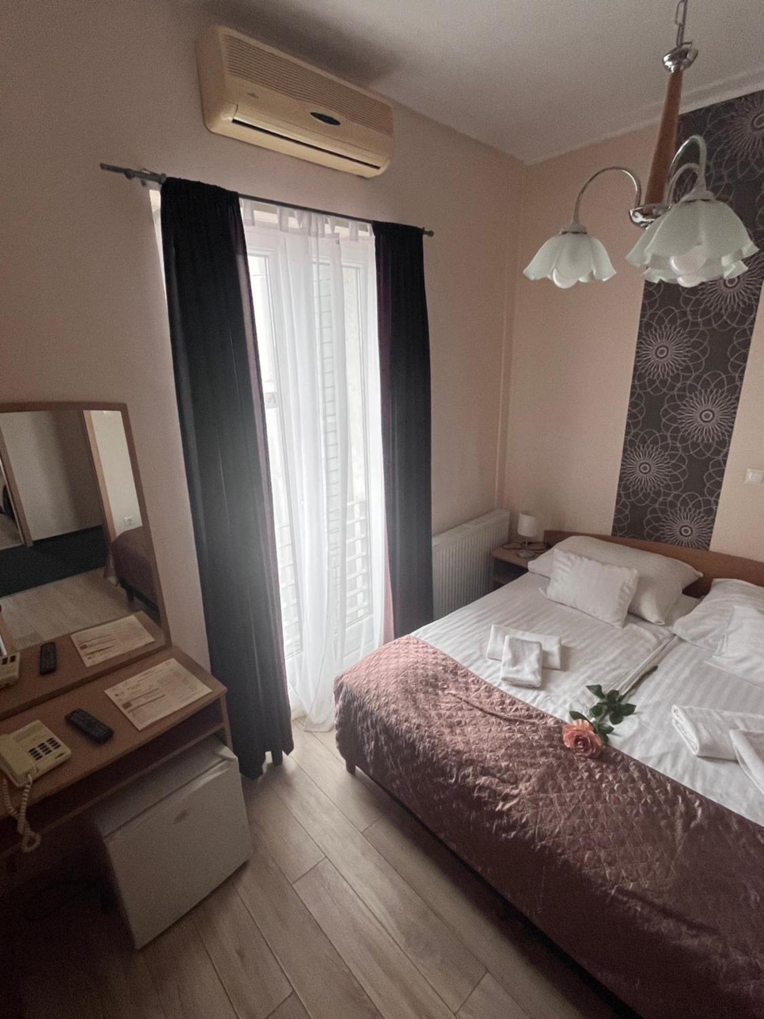 Hotel Rose City บูดาเปสต์ ภายนอก รูปภาพ